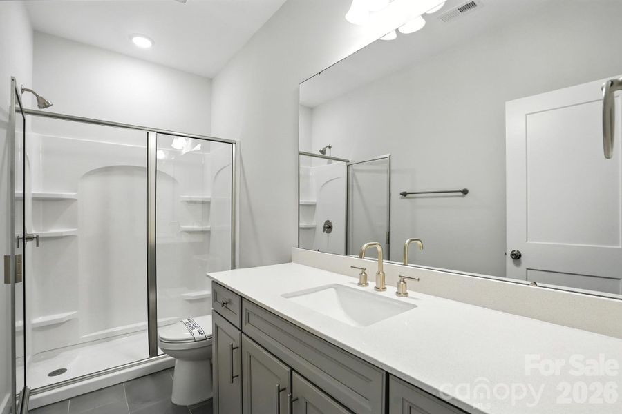 Secondary bathroom on the main