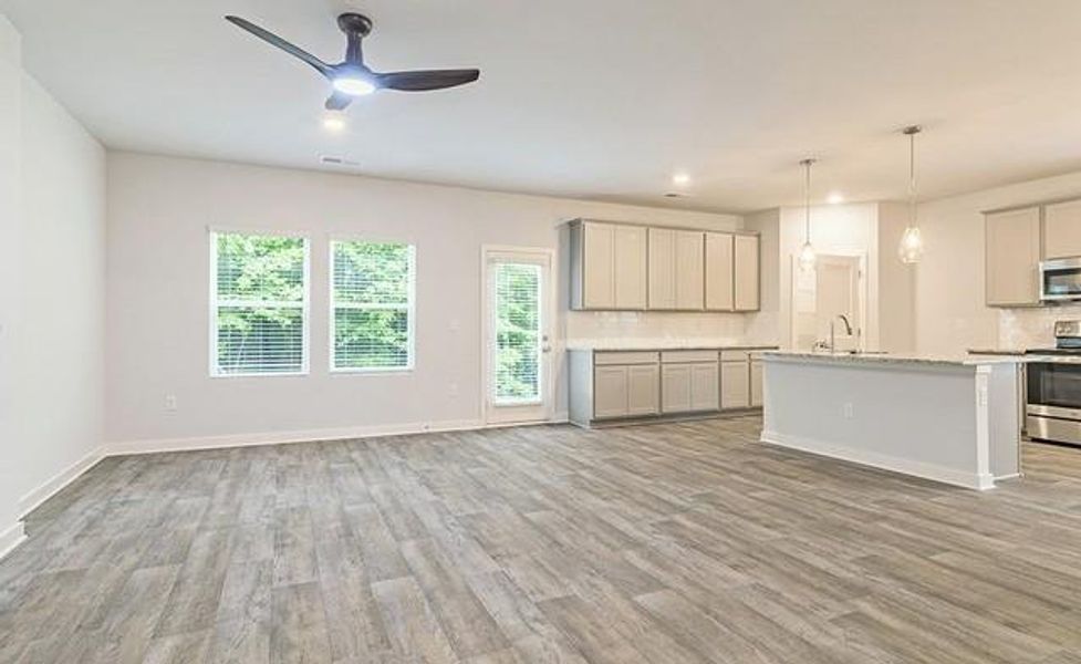 Spacious, unfurnished interior of a new home in Campground Crossing, McDonough (Image 14).