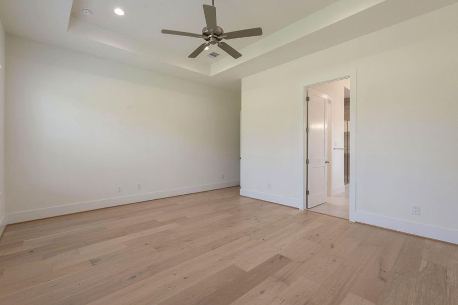 Spacious, unfurnished interior of a new home in Chapel Bend, Montgomery (Image 25).