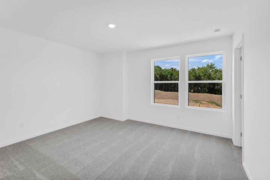 Spacious, unfurnished interior of a new home in Falls Creek, Flowery Branch (Image 21).