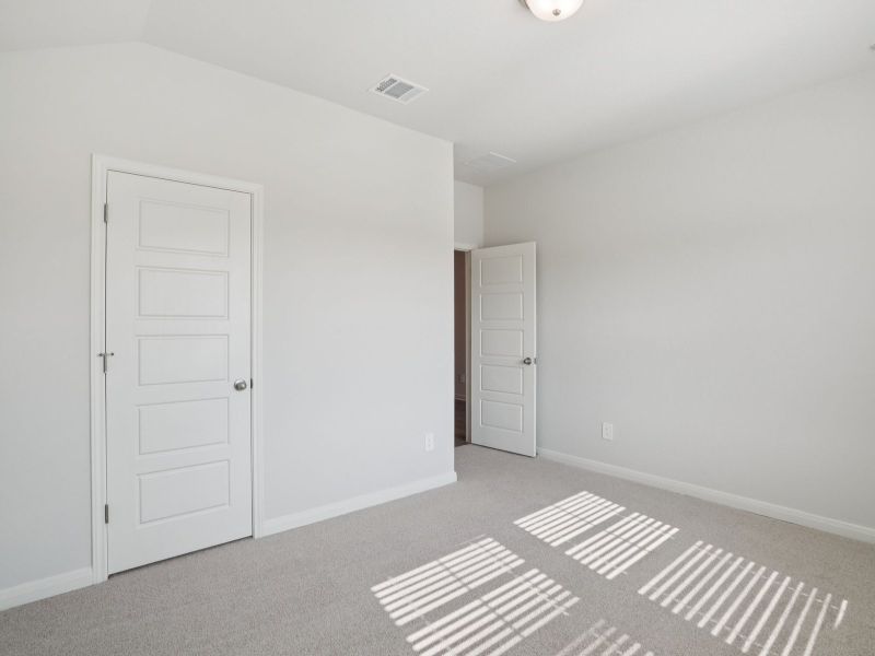 Spacious, unfurnished interior of a new home in Arcadia Ridge - Classic Series, San Antonio (Image 26).