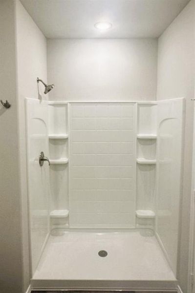 Oversized master shower