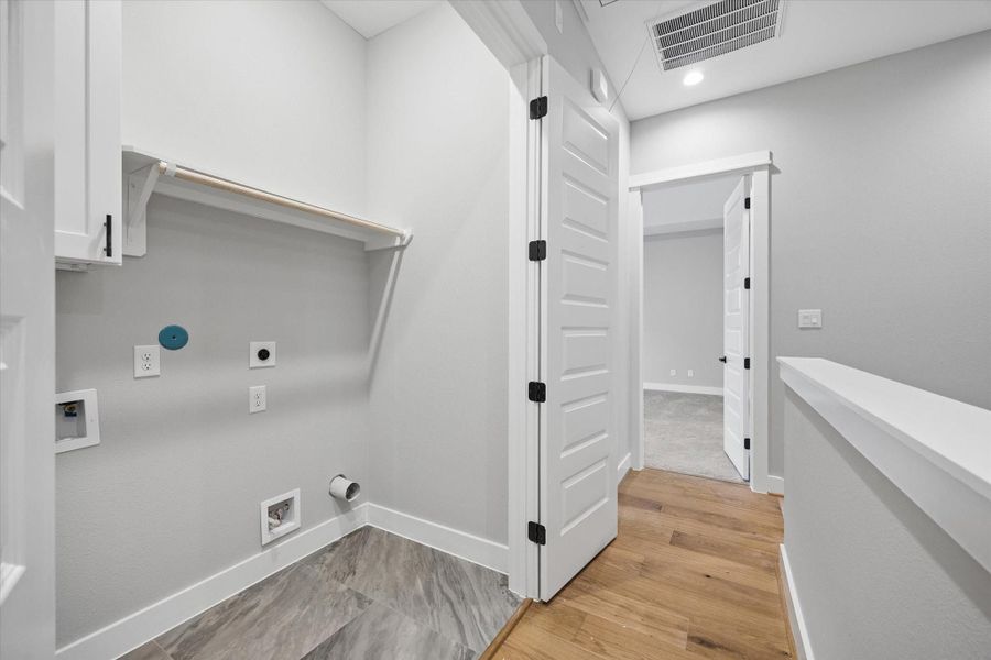 Spacious, unfurnished interior of a new home in , Houston (Image 22).