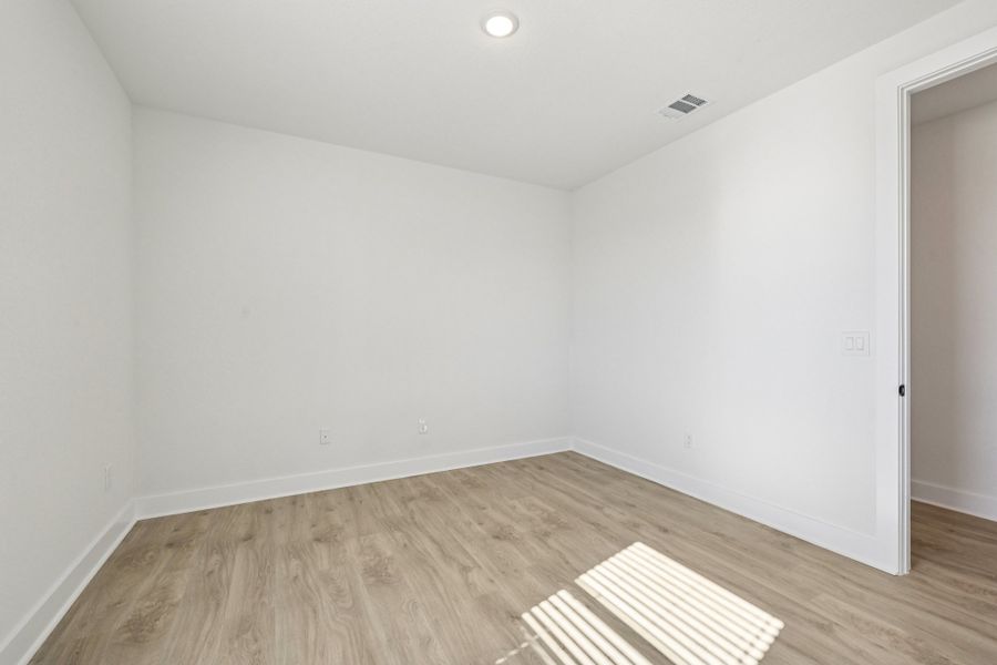 Spacious, unfurnished interior of a new home in Foxfield, Austin (Image 44).