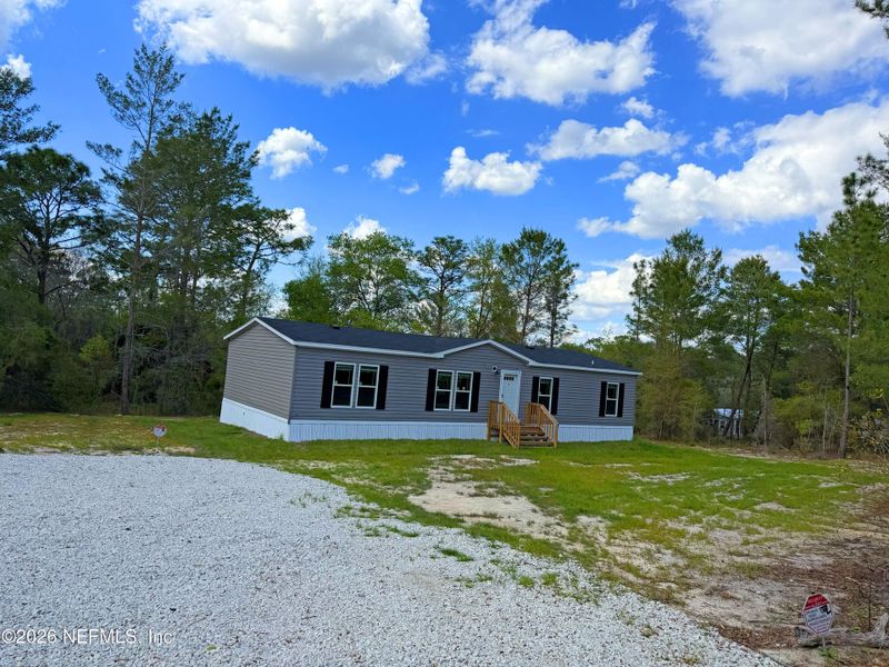 Exterior details and patio area of a home in , Hawthorne (Image 17).