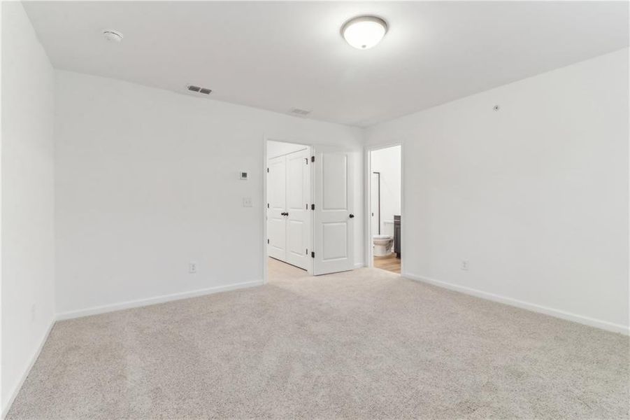 Spacious, unfurnished interior of a new home in Laurelwood, Douglasville (Image 41).