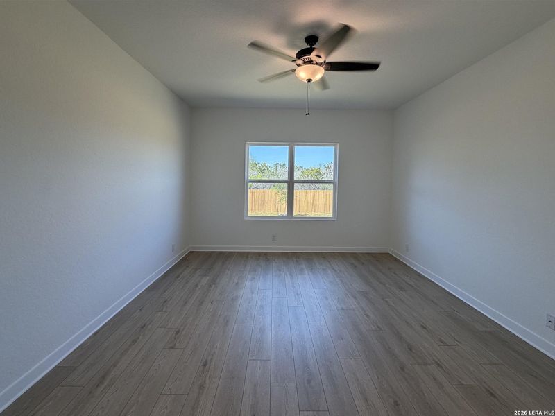 Spacious, unfurnished interior of a new home in Nopal Valley, San Antonio (Image 20).