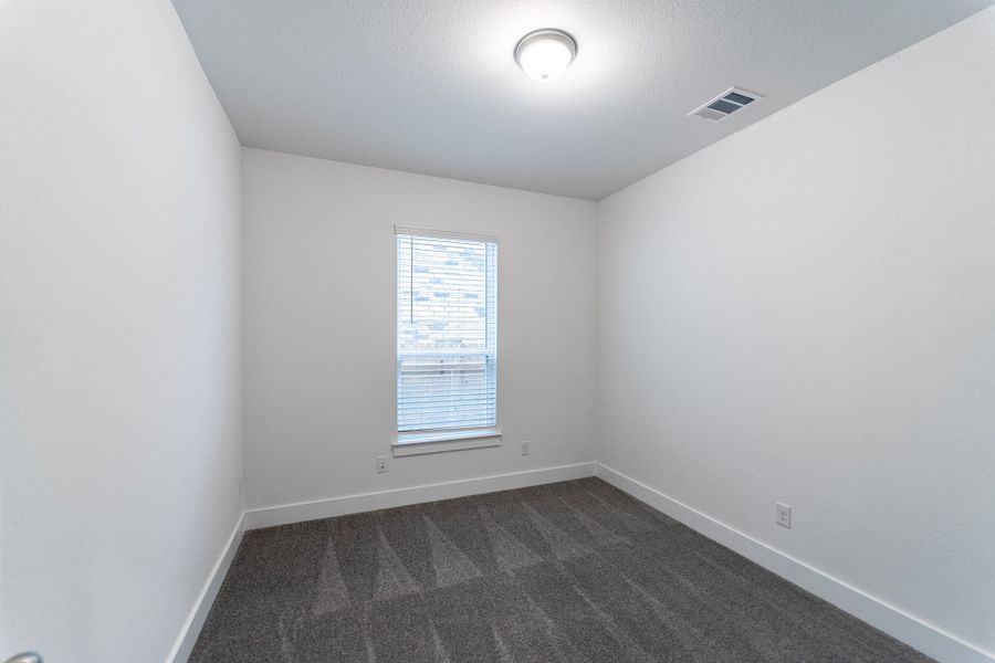 Spacious, unfurnished interior of a new home in Santa Rita Ranch, Georgetown (Image 20).