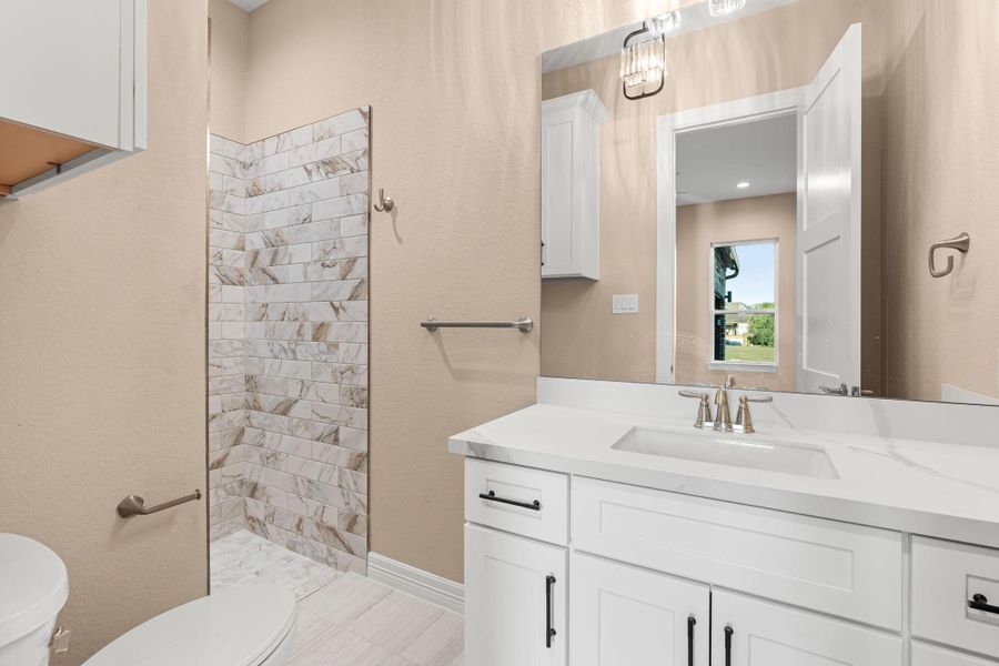 Furnished interior view inside a new home in , Kemah (Image 13).