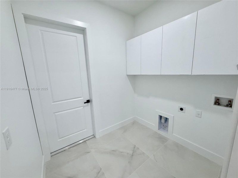 Spacious, unfurnished interior of a new home in , Lehigh Acres (Image 17). Spacious, unfurnished interior of a new home in , Lehigh Acres (Image 17).