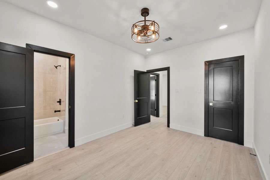 Spacious, unfurnished interior of a new home in , Houston (Image 19).