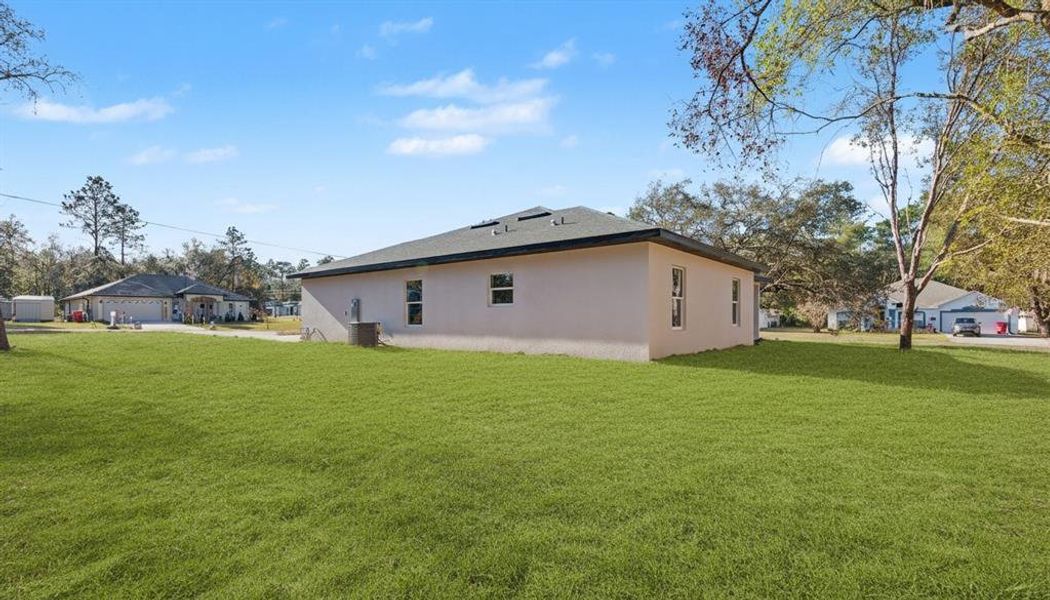 Exterior details and patio area of a home in , Citrus Springs (Image 23).