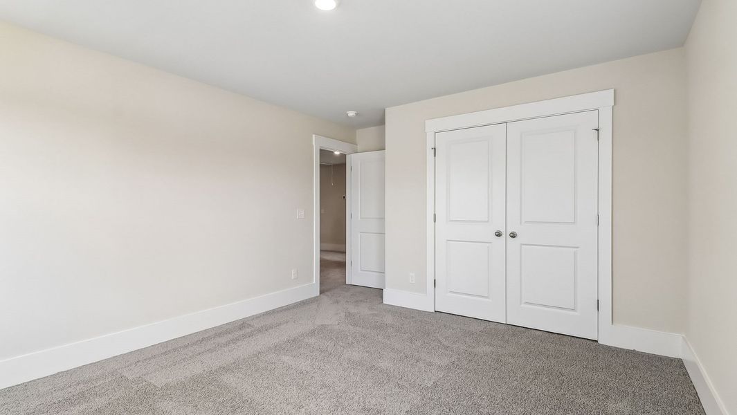 Spacious, unfurnished interior of a new home in Shell Pointe, Gilbert (Image 31).
