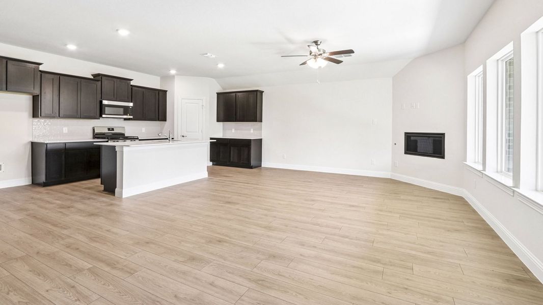 Spacious, unfurnished interior of a new home in Silverado, Aubrey (Image 6).
