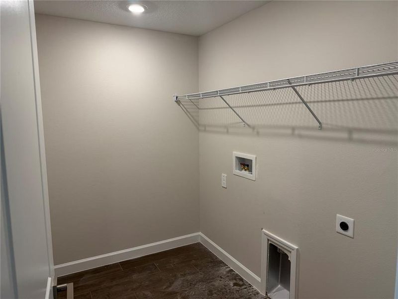 Spacious, unfurnished interior of a new home in , Tampa (Image 11).