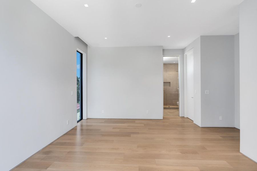 Spacious, unfurnished interior of a new home in , West Palm Beach (Image 17).