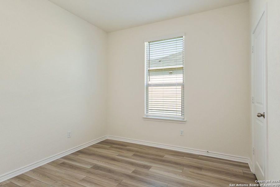 Spacious, unfurnished interior of a new home in Woodside Farms, Seguin (Image 10).