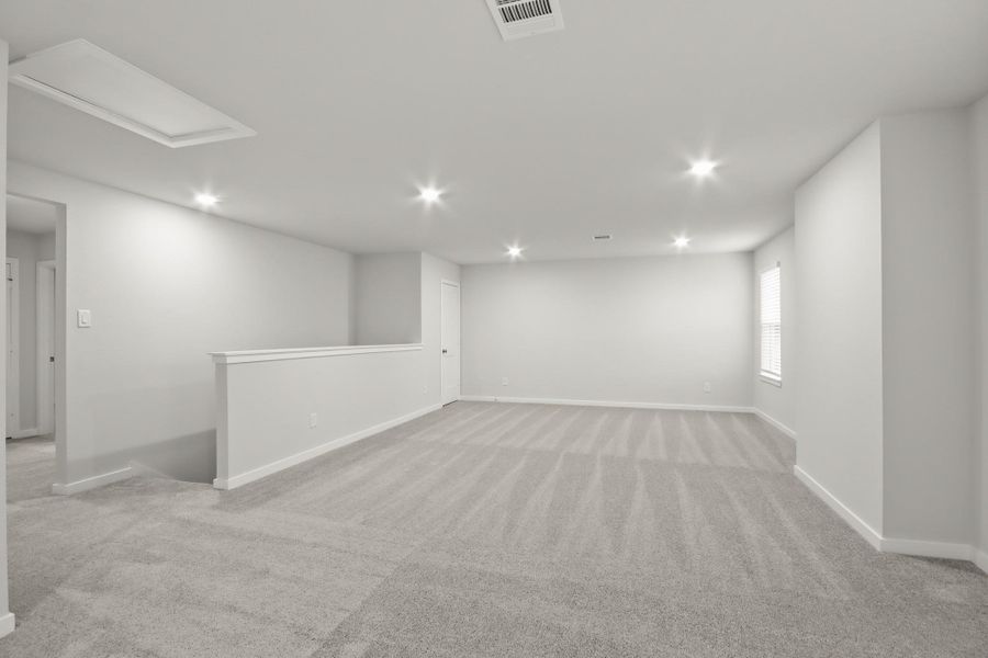 Spacious, unfurnished interior of a new home in Oakwood Ranch, Willis (Image 18).