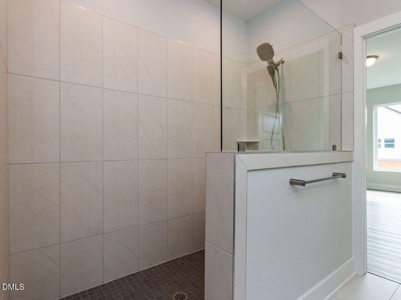 025-1280x960-primary-bathroom 025-1280x960-primary-bathroom