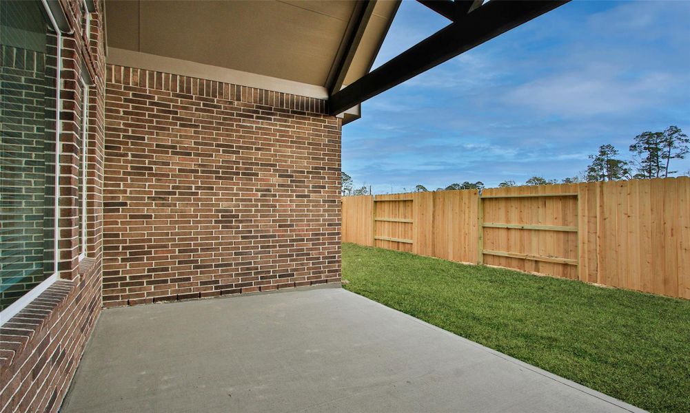 Exterior details and patio area of a home in Sundance Cove, Crosby (Image 3).