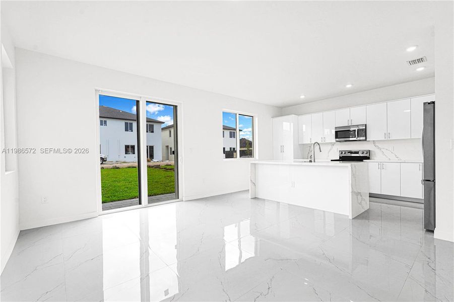 Spacious, unfurnished interior of a new home in , Miami (Image 76).