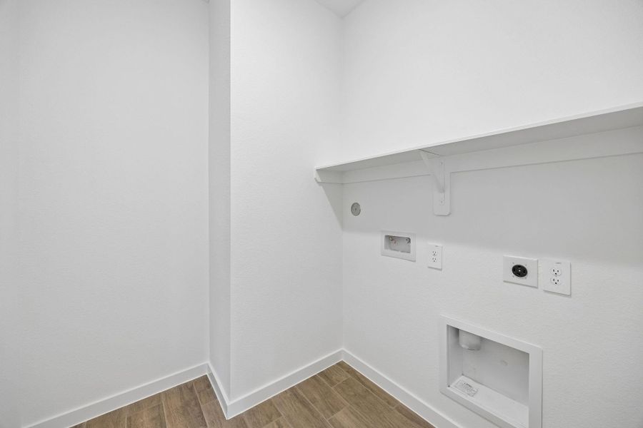 Spacious, unfurnished interior of a new home in Montgomery Bend, Montgomery (Image 12).