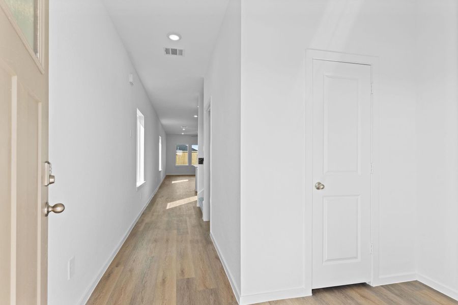 Spacious, unfurnished interior of a new home in Watermark, Alvin (Image 20). Spacious, unfurnished interior of a new home in Watermark, Alvin (Image 20).