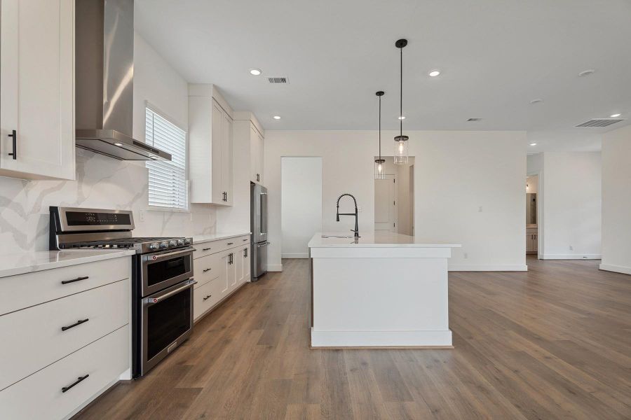 Furnished interior view inside a new home in Hallimore Ranch, Rosenberg (Image 10).