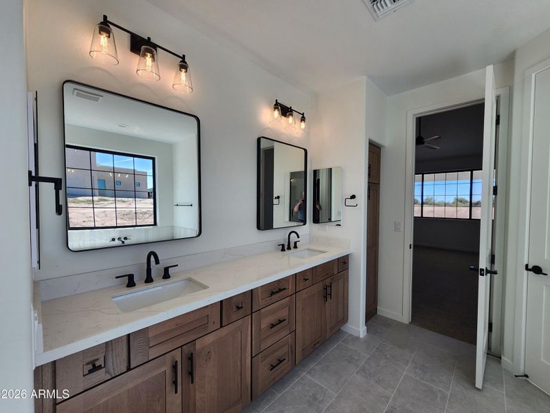 MASTER BATH VAINITY