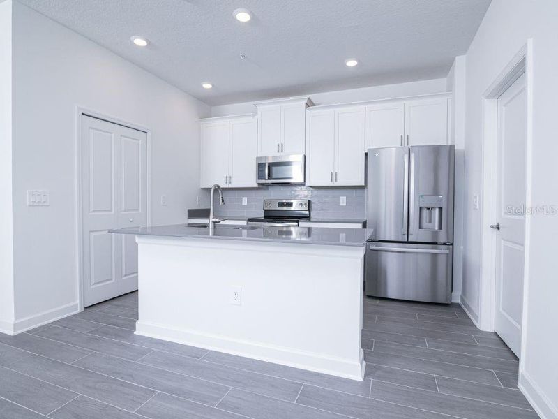 Furnished interior view inside a new home in , Orlando (Image 9).