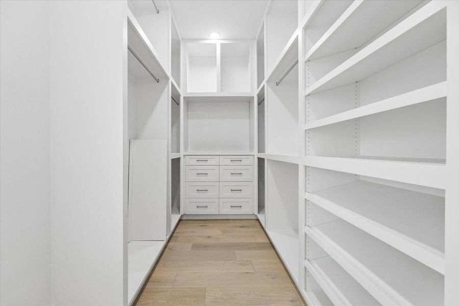 Spacious, unfurnished interior of a new home in , Houston (Image 11).