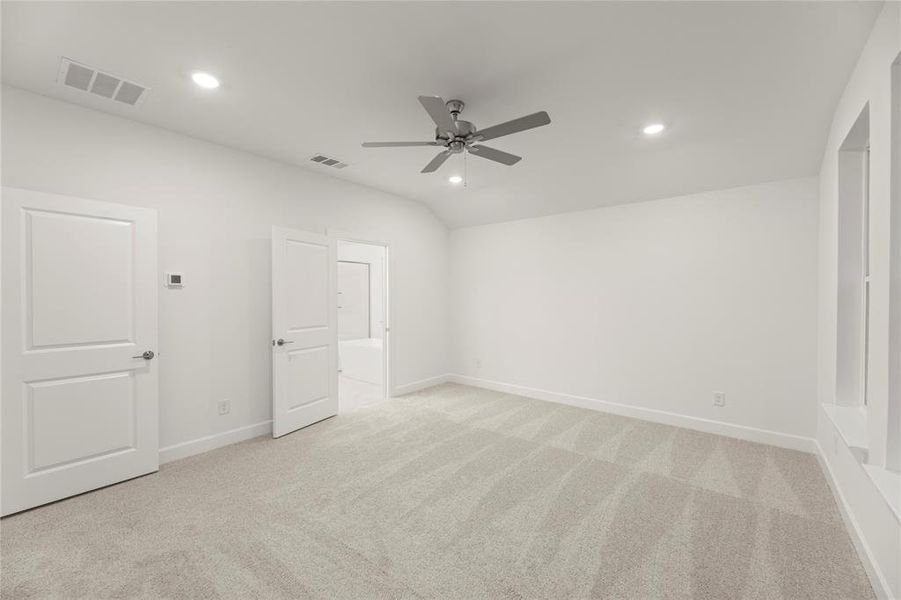Spacious, unfurnished interior of a new home in Creekside, Royse City (Image 22).