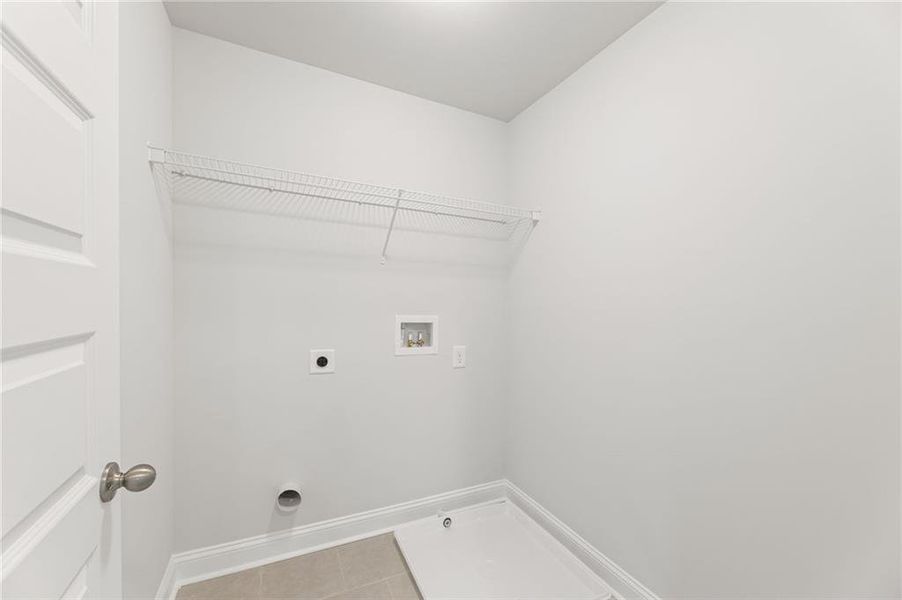 Spacious, unfurnished interior of a new home in Hellen Valley, Braselton (Image 22).