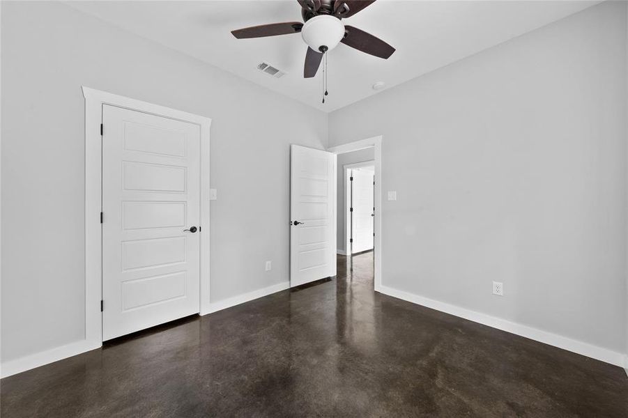 Spacious, unfurnished interior of a new home in , Gatesville (Image 15).