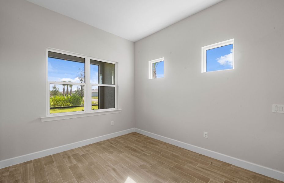 Spacious, unfurnished interior of a new home in Del Webb Oak Creek, North Fort Myers (Image 20).
