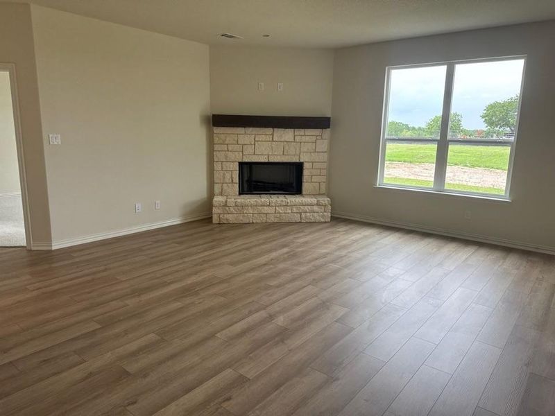 Spacious, unfurnished interior of a new home in Covenant Springs, Springtown (Image 8).