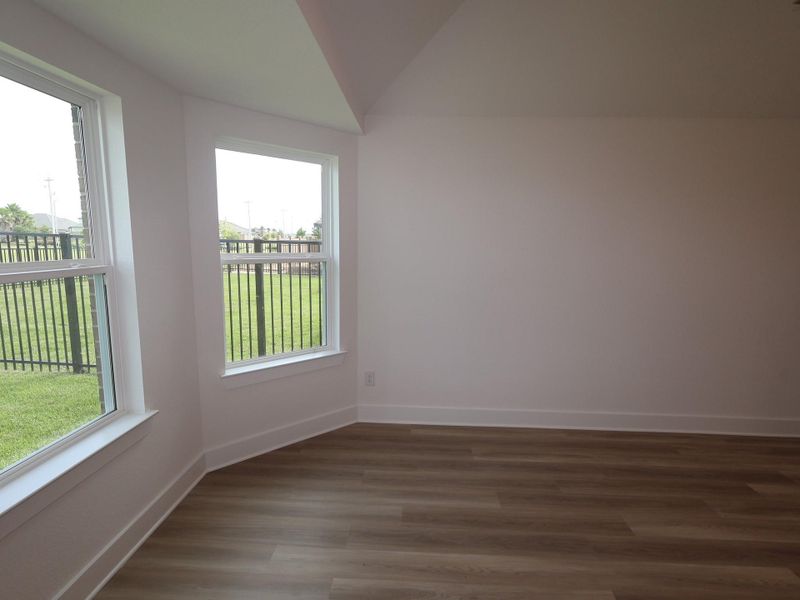 Spacious, unfurnished interior of a new home in Lago Mar, Santa Fe (Image 26).