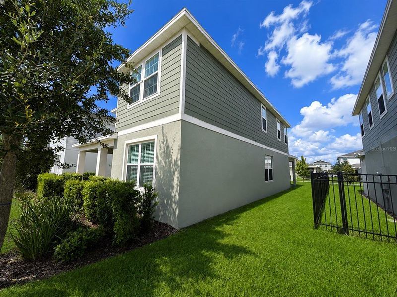 Exterior details and patio area of a home in Winding Meadows, Apopka (Image 3).