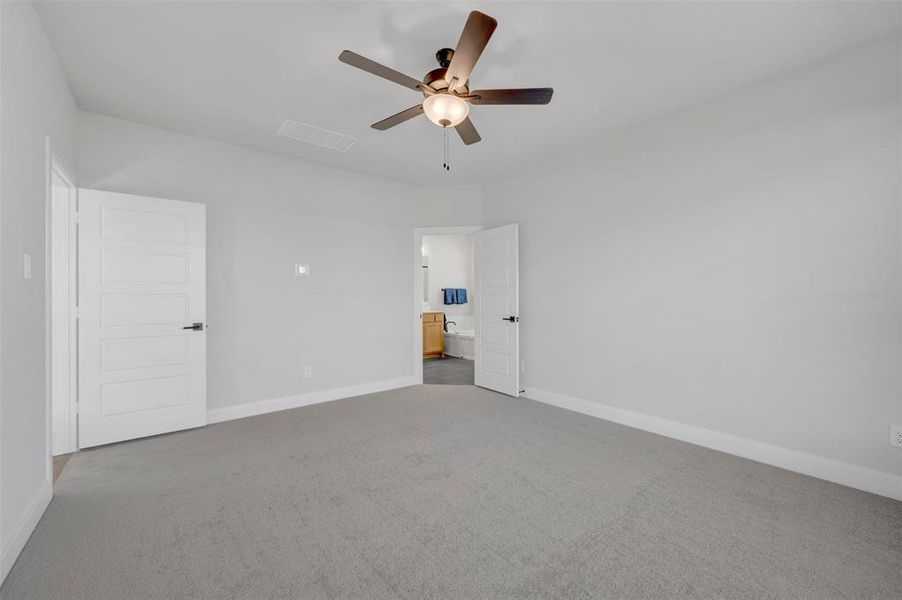 Spacious, unfurnished interior of a new home in Creekshaw – Gardens, Royse City (Image 18).