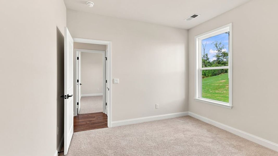Spacious, unfurnished interior of a new home in Shadowood, Seneca (Image 26).