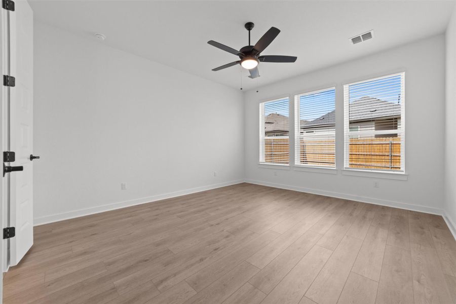 Spacious, unfurnished interior of a new home in Heritage, Dripping Springs (Image 18).