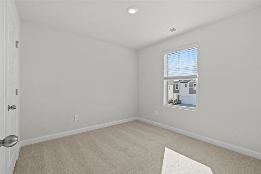 Spacious, unfurnished interior of a new home in Creek Ridge - Heritage Collection, Spartanburg (Image 20).