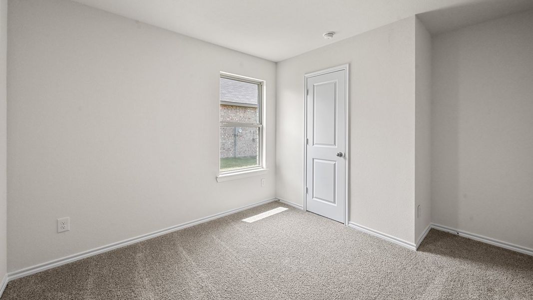Spacious, unfurnished interior of a new home in Bluff Springs, Ferris (Image 30).