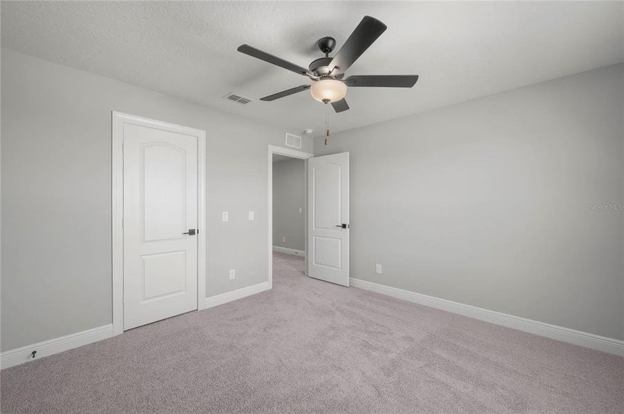 Spacious, unfurnished interior of a new home in Gum Lake Preserve, Lake Alfred (Image 20).