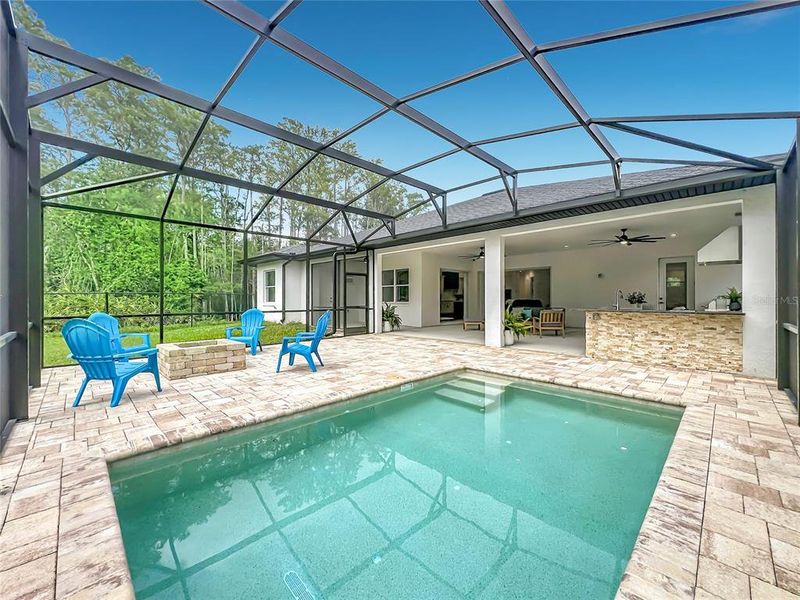 Exterior details and patio area of a home in , Orlando (Image 29).