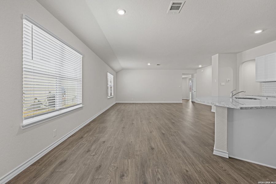 Spacious, unfurnished interior of a new home in Redbird Ranch, San Antonio (Image 18).