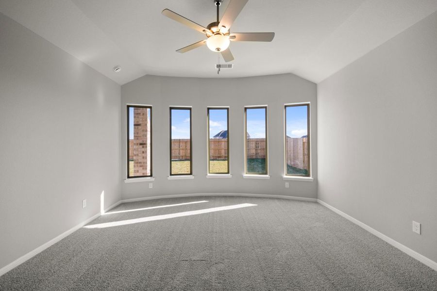 Spacious, unfurnished interior of a new home in The Meadows at Imperial Oaks 60', Conroe (Image 29).