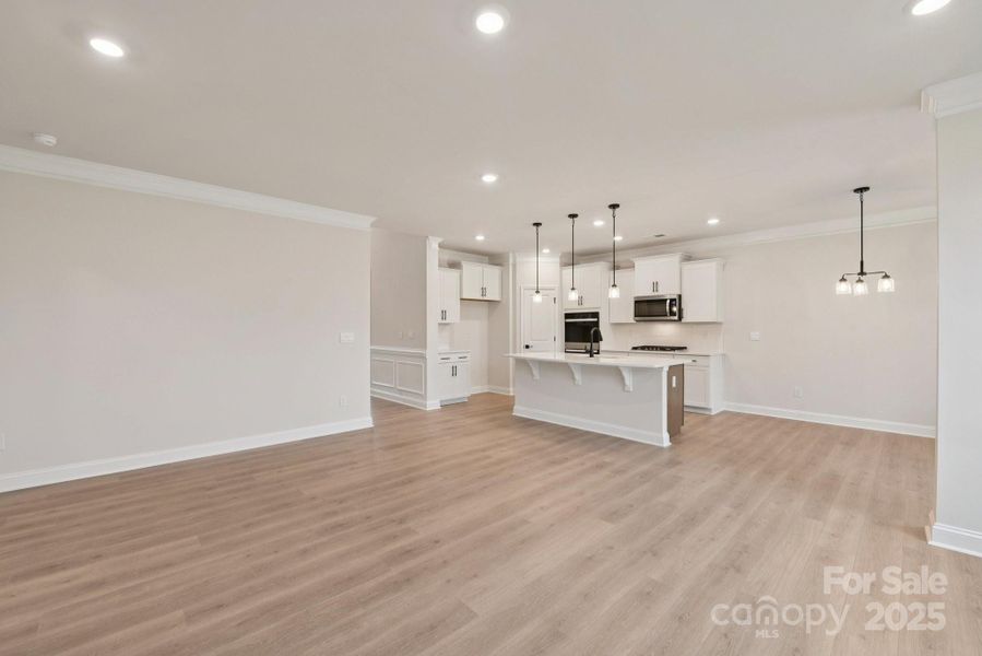Spacious, unfurnished interior of a new home in Sylvan Creek, Denver (Image 28).