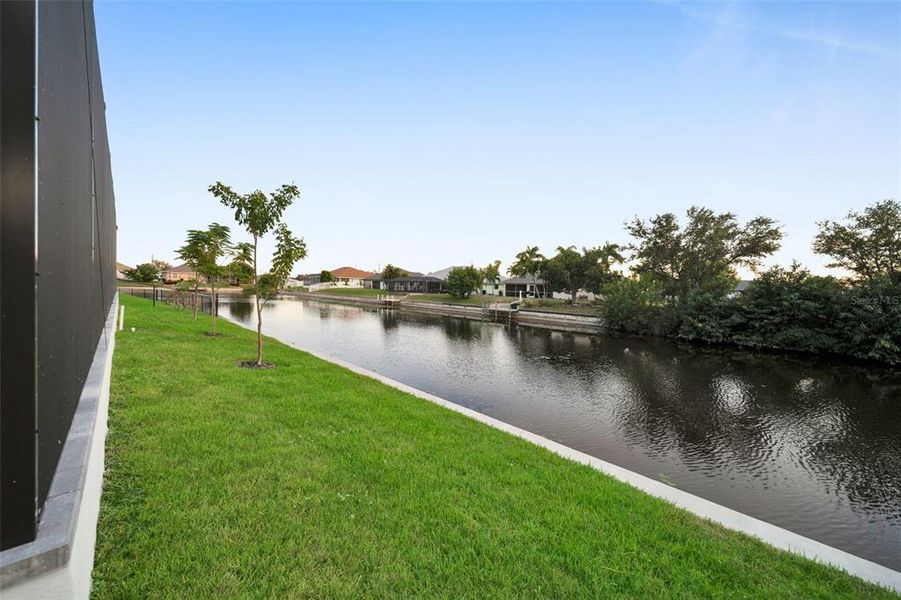 Exterior details and patio area of a home in , Cape Coral (Image 34).