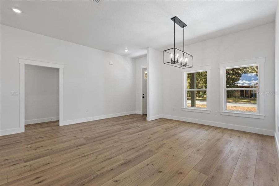 Spacious, unfurnished interior of a new home in , Fanning Springs (Image 31).